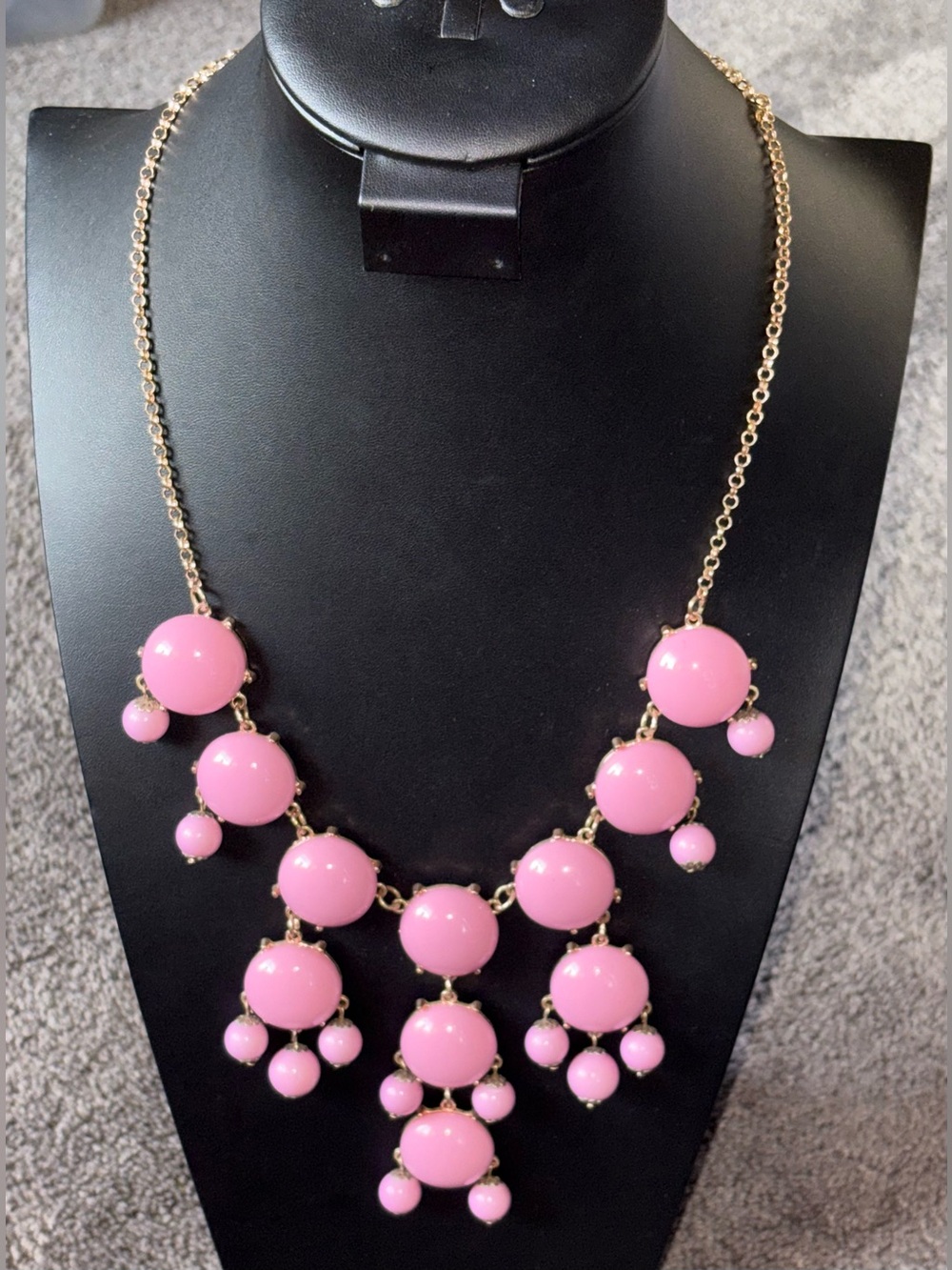 Vintage Style Pink Bubble Statement Necklace – Retro Glam Piece